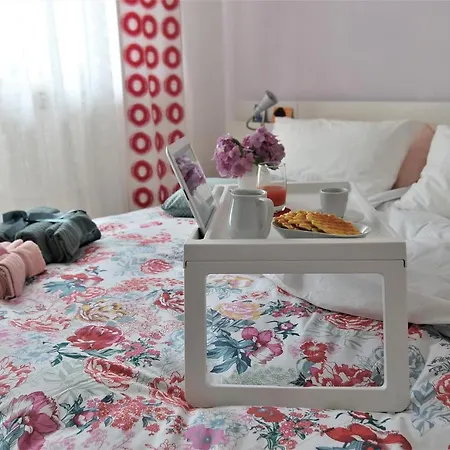 Sole & Querce Apartments- Bike Friendly With Garage Apartment *