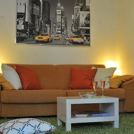 Sole & Querce Apartments- Bike Friendly With Garage Apartment