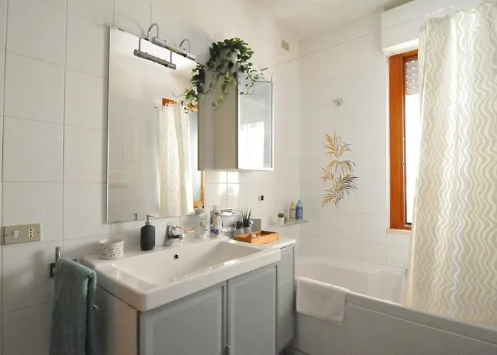 Sole & Querce Apartments- Bike Friendly With Garage Λαντσιάνο